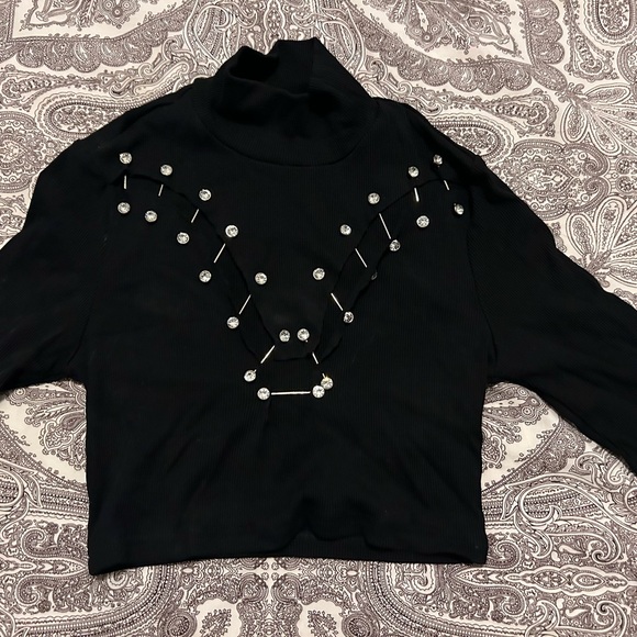 Akira long sleeve crop top 💥 punk 💥 burning man 💥 rhinestone 💥 safety pins M - Picture 2 of 2